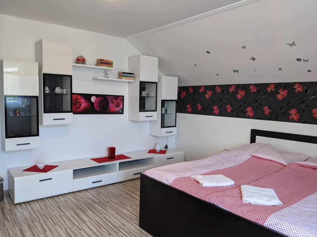 Pivnicka Pod Cachtickym Hradom Hotel Čachtice Eksteriør billede