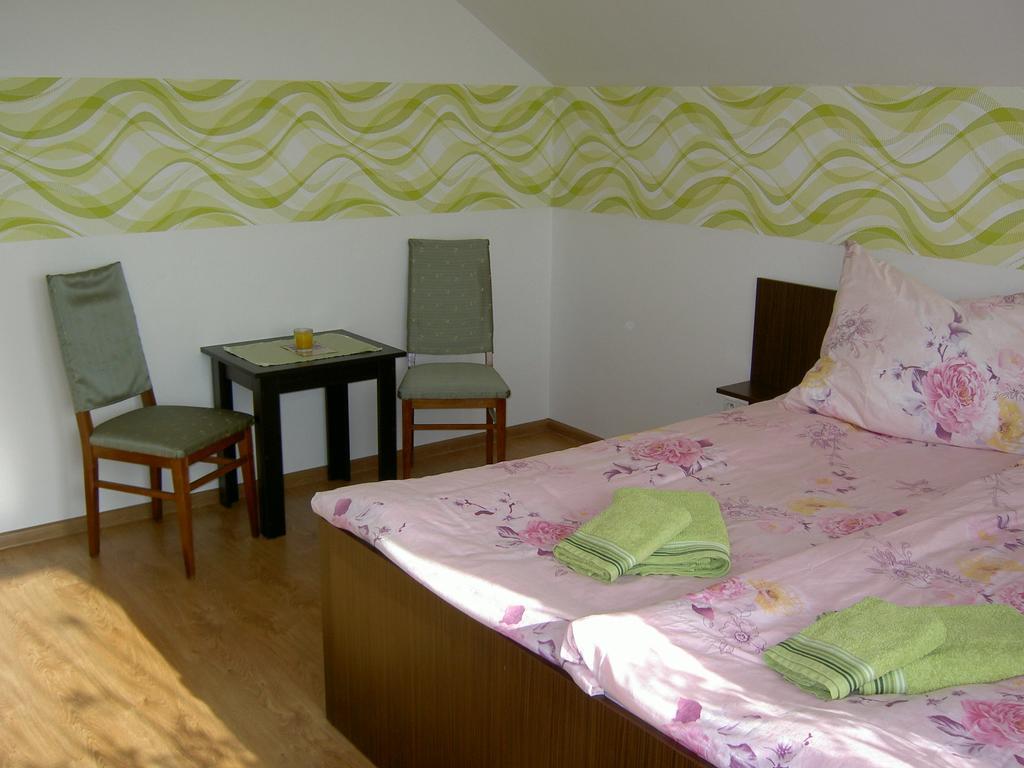 Pivnicka Pod Cachtickym Hradom Hotel Čachtice Eksteriør billede